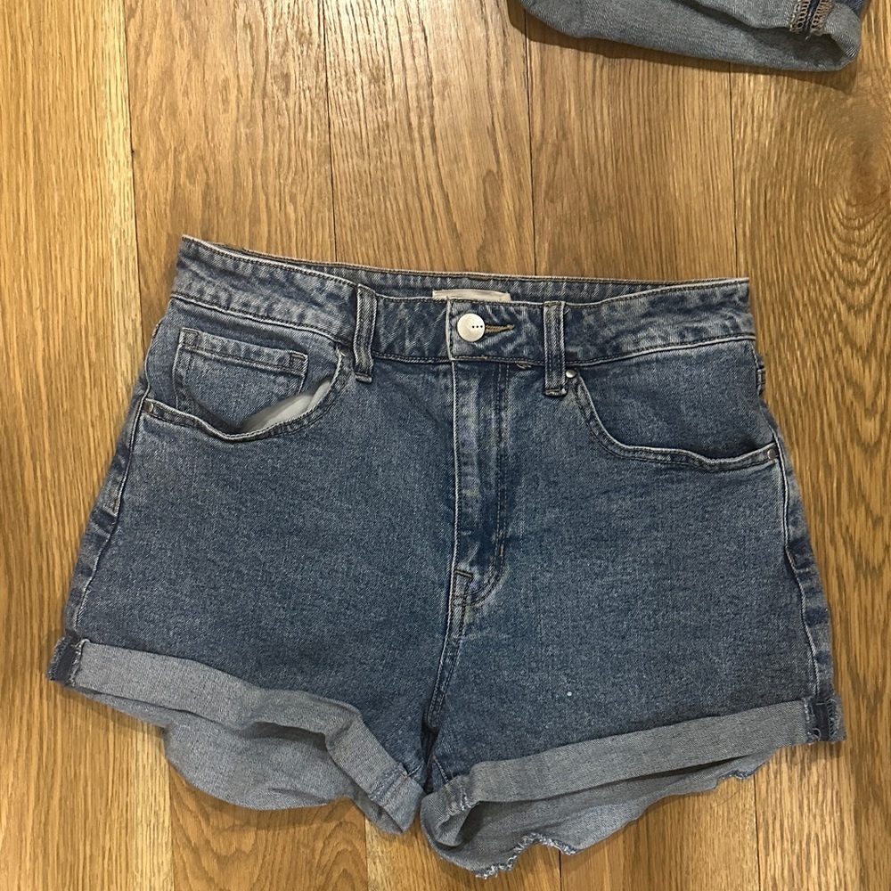 High-Rise Rolled Hem Denim Shorts in Blue